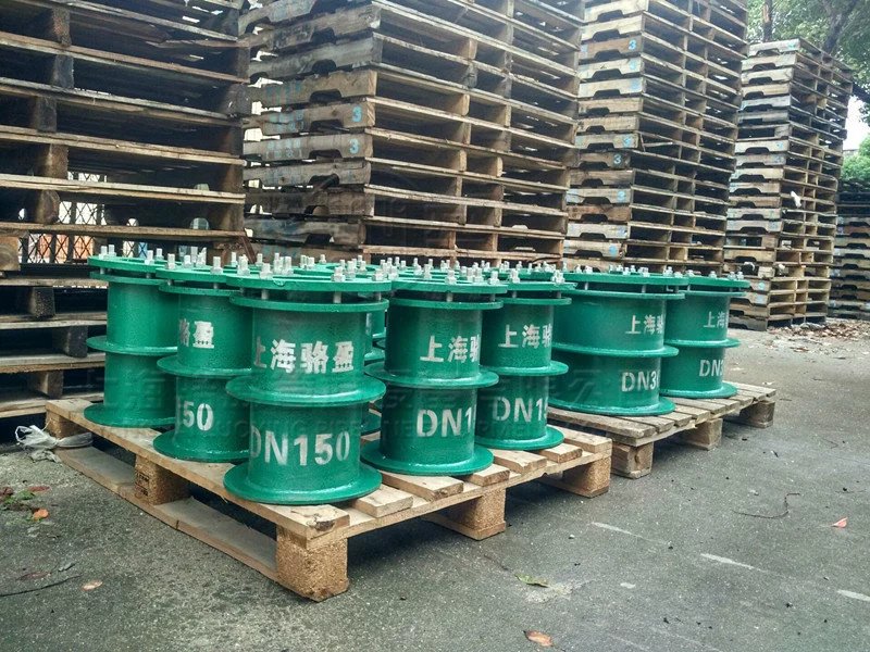 <a href=http://www.www.wqsjj.com target=_blank class=infotextkey>柔性防水套管</a>防水層被破壞的原因